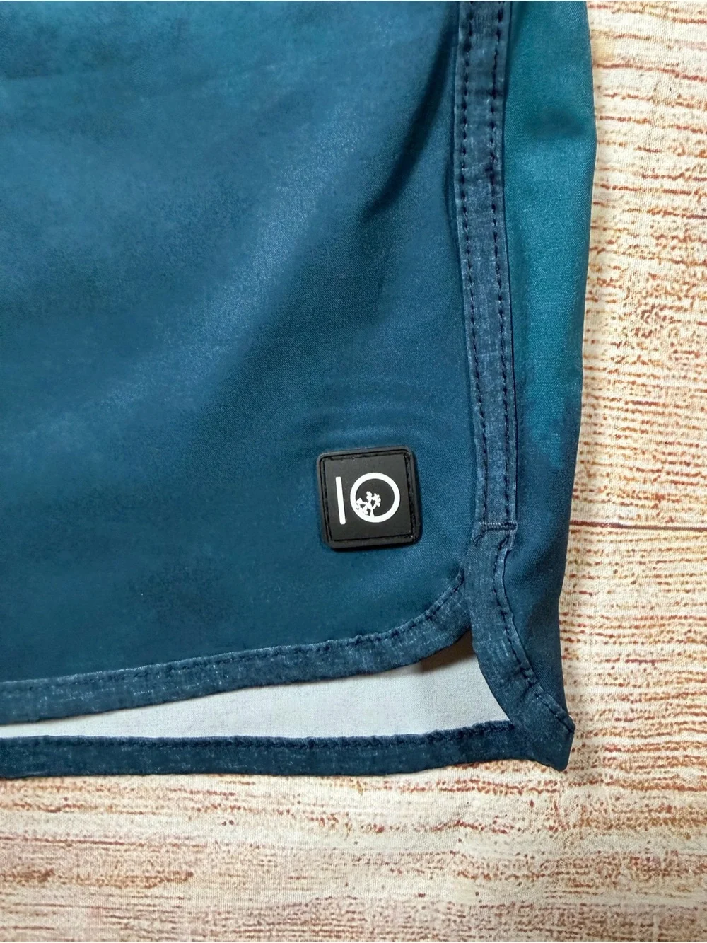 tentree Men's‎ Blue and Green Gradient Boardshorts